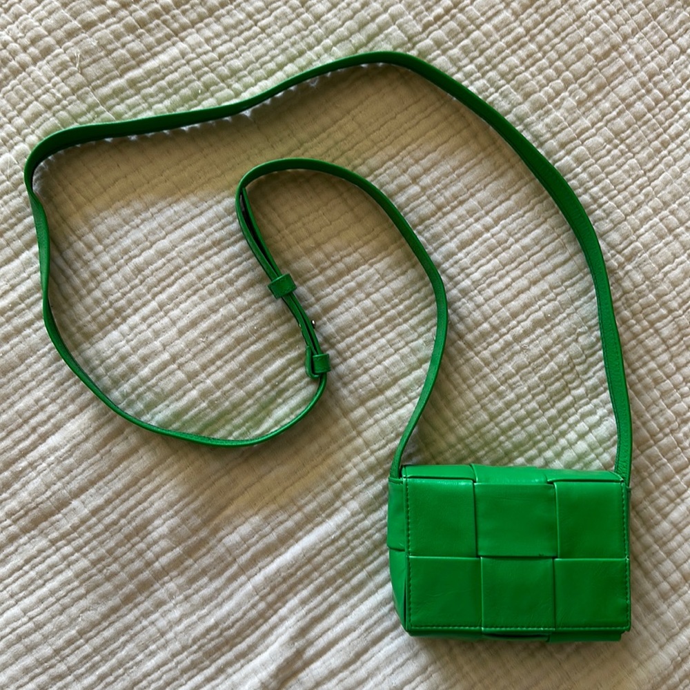 AUTHENTIC Bottega Veneta Crinkled Lambskin Intrecciatio Mini Cassette Crossbody